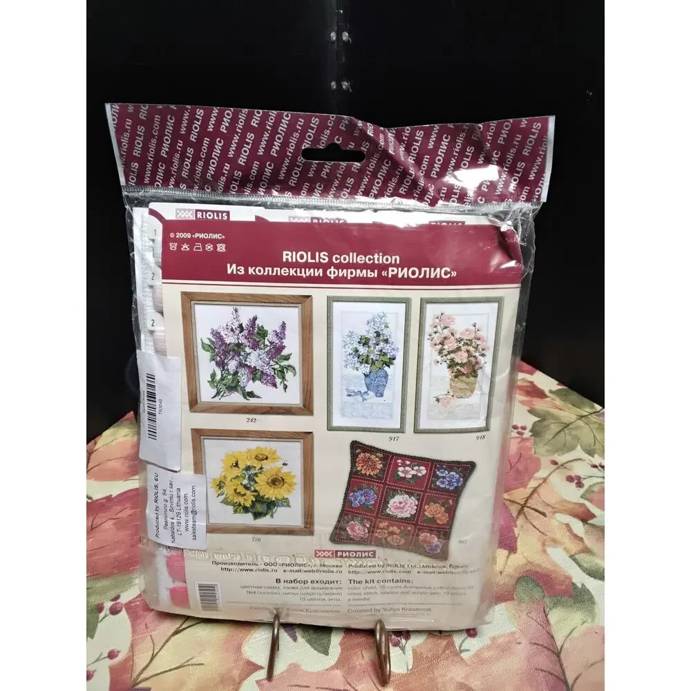 Riolis cross stitch kit Red & Pink Rose foliage finished 15 3/4